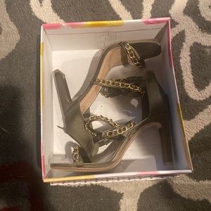 Green heals with golden chain